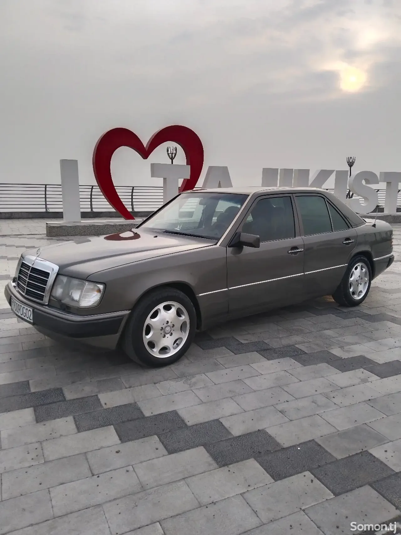 Mercedes-Benz W124 1991 · 2.5 MT