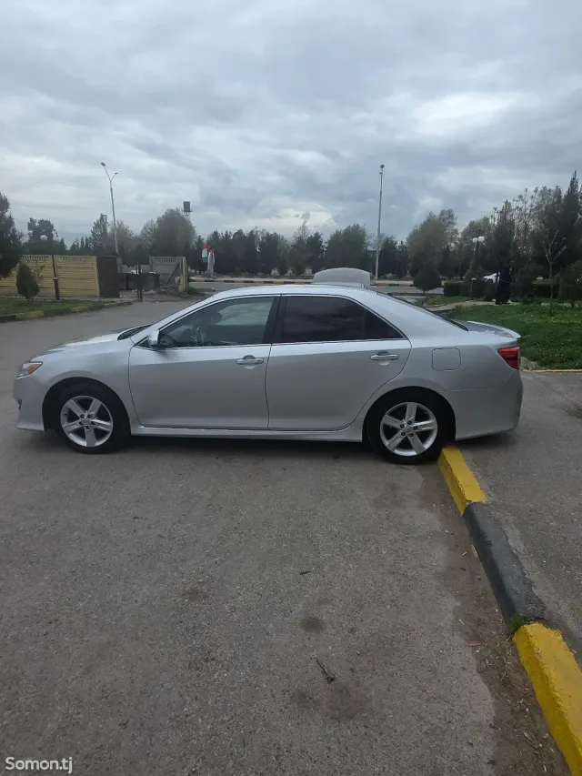 Toyota Camry 2013 · 2.5 AT