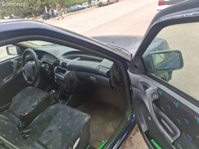 Opel Astra F 1994 · 1.6 MT