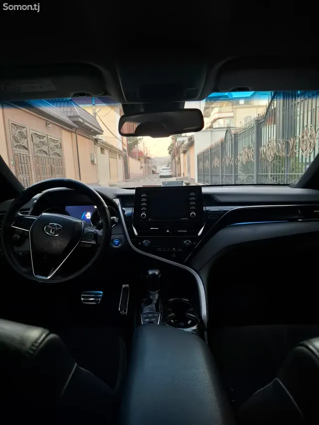 Toyota Camry 2020 · 2.5 AT