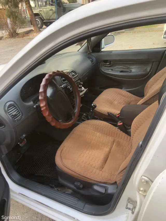 Daewoo Nubira 1997 · 1.8 MT