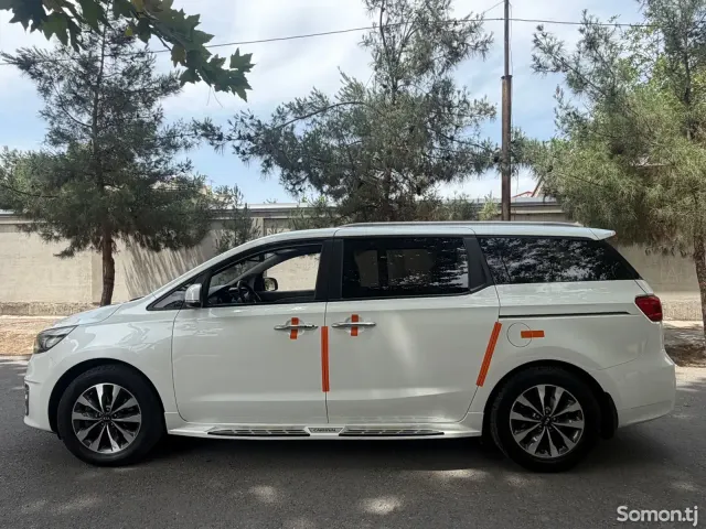 Kia Carnival 2014 · 2.2 AT