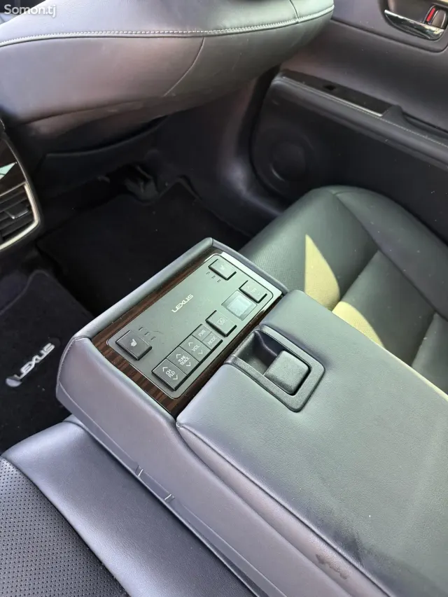 Lexus ES series 2016 · 3.0 AT