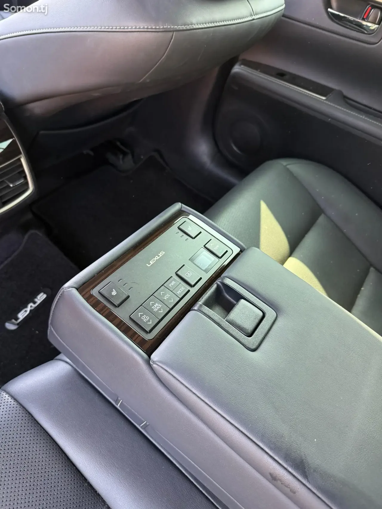 Lexus ES series 2016 · 3.0 AT