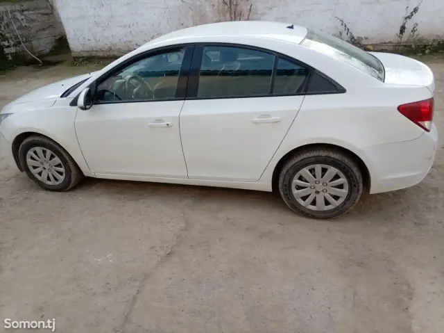 Chevrolet Cruze 2013 · 1.8 MT