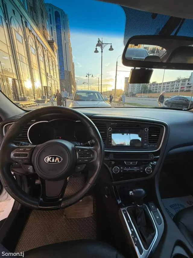 Kia K5 2015 · AT