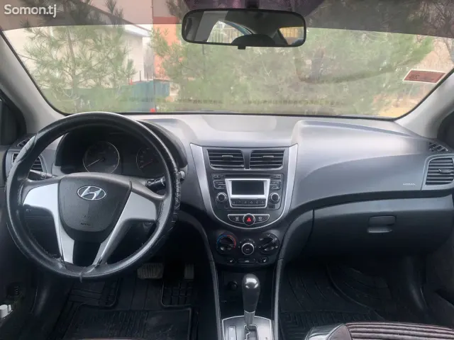 Hyundai Solaris 2014 · 1.4 AT