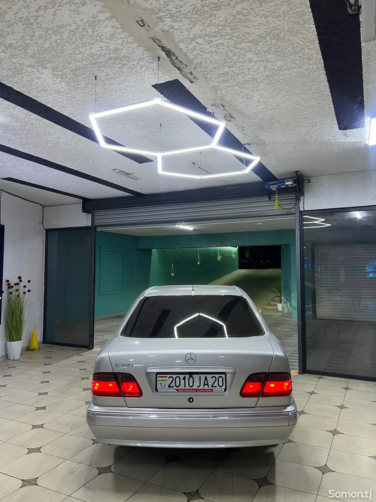 Mercedes-Benz E class 2000 · 2.0 AT
