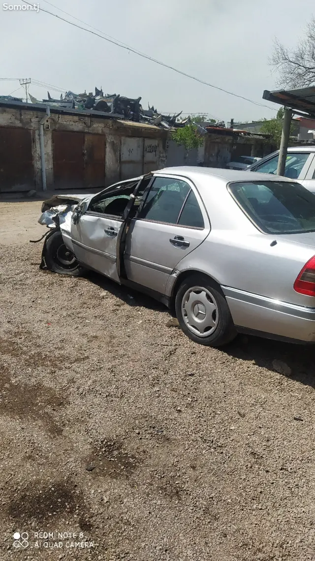 Mercedes-Benz C class 1996 · 2.0 MT