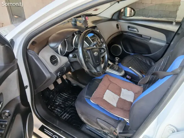 Chevrolet Cruze 2009 · 1.8 MT