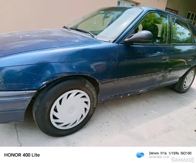 Opel Astra F 1994 · 1.6 MT
