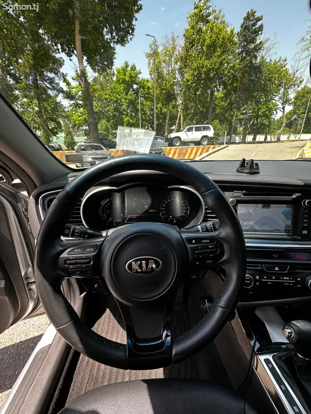 Kia K5 2015 · 2.0 AT
