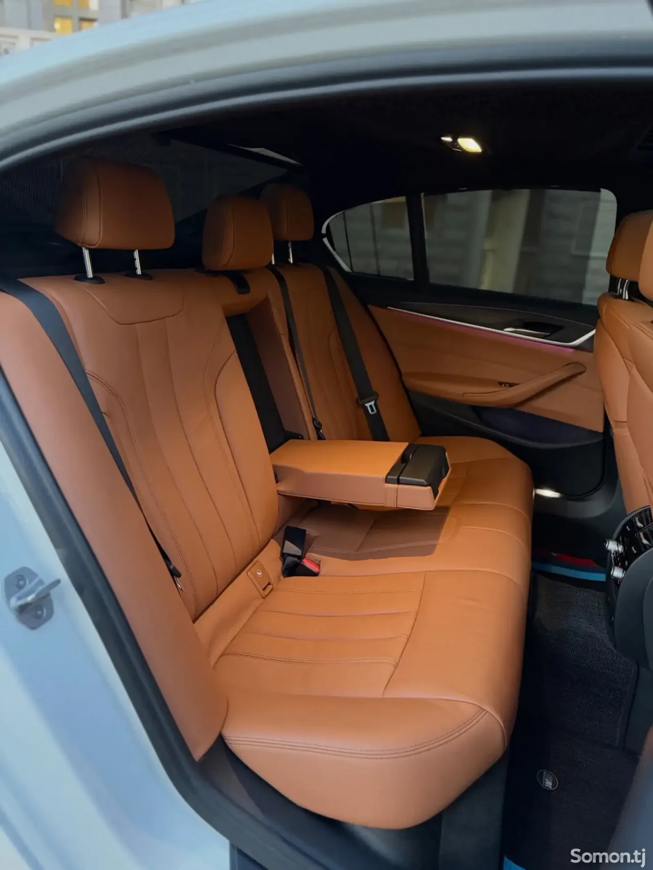 BMW 5 series 2018 · 2.0 AT