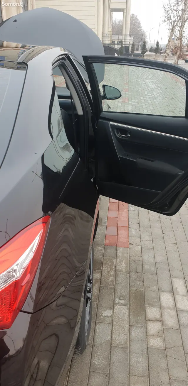 Toyota Corolla 2016 · 1.8 AT