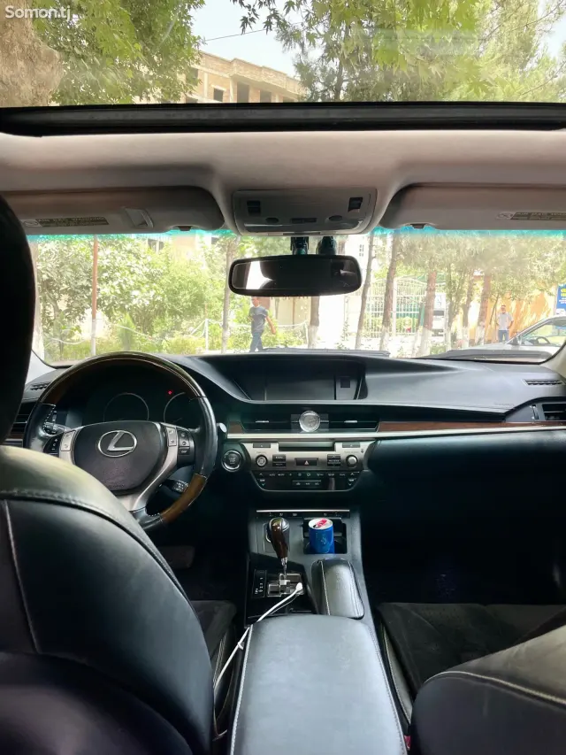 Lexus ES series 2013 · 3.5 AT