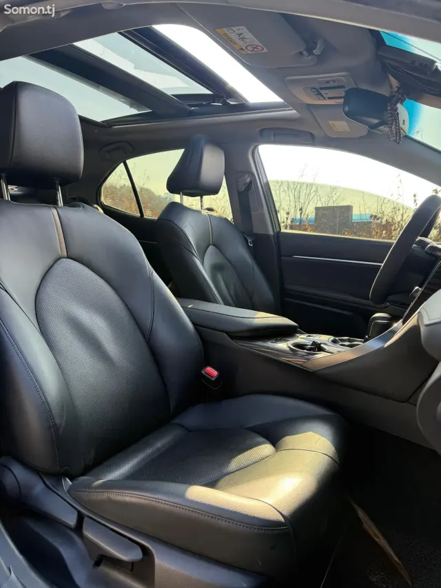 Toyota Camry 2018 · 2.5 AT