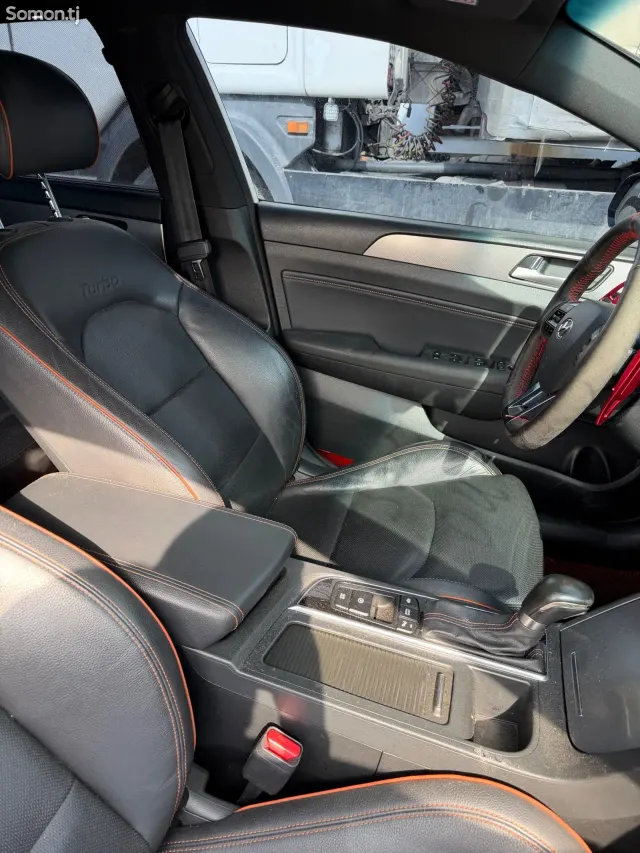 Hyundai Sonata 2015 · 2.0 AT