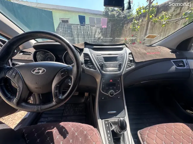 Hyundai Avante 2014 · 1.6 AT
