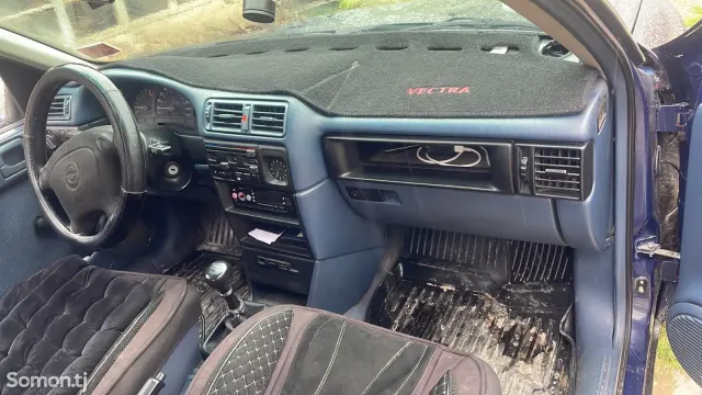 Opel Vectra A 1992 · 1.6 MT