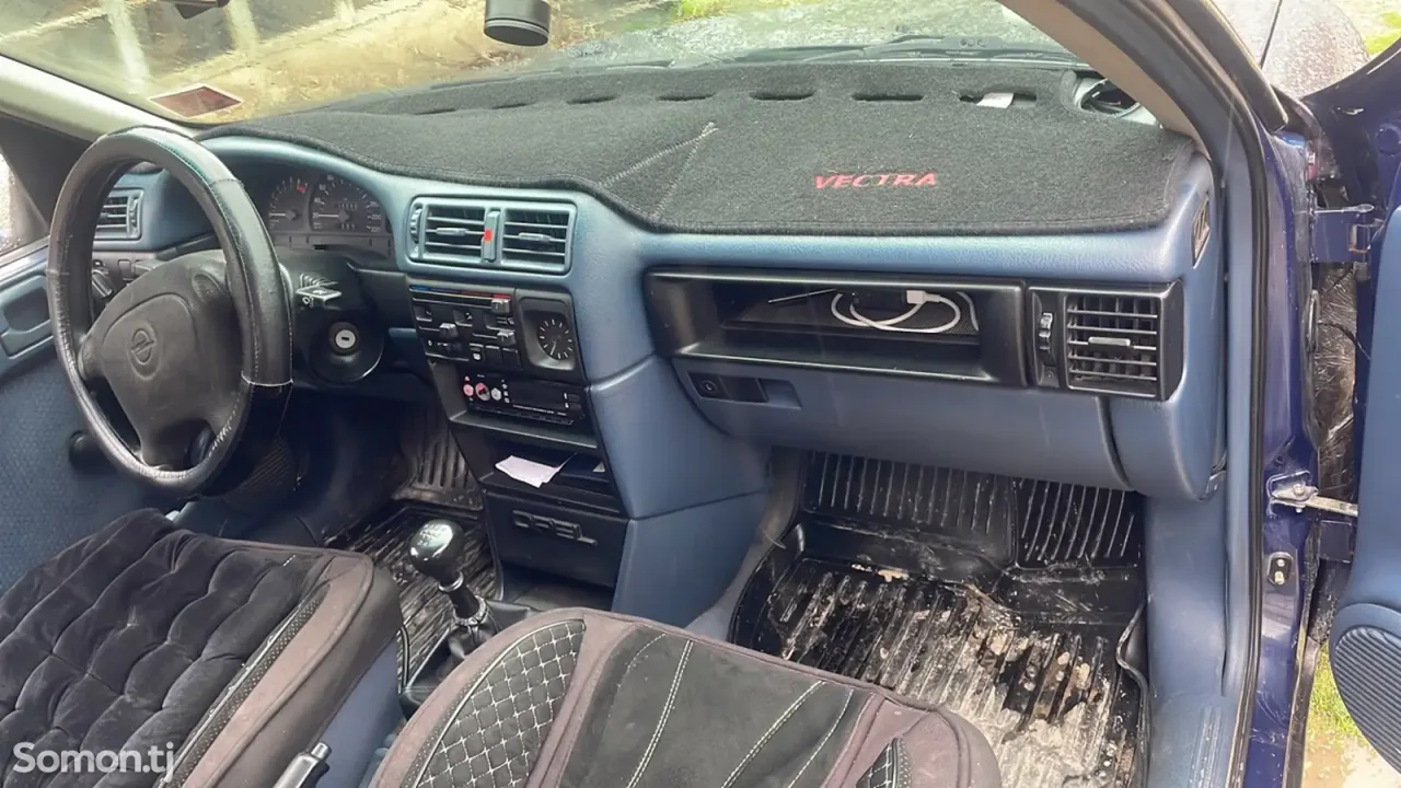 Opel Vectra A 1992 · 1.6 MT