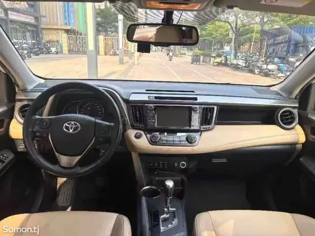 Toyota RAV 4 2015 · 2.5 AT