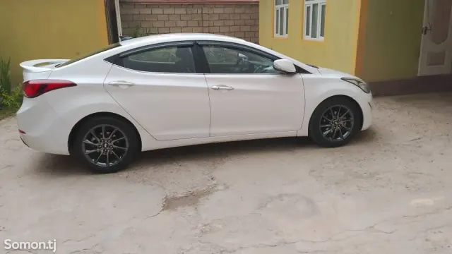 Hyundai Avante 2014 · 1.6 AT