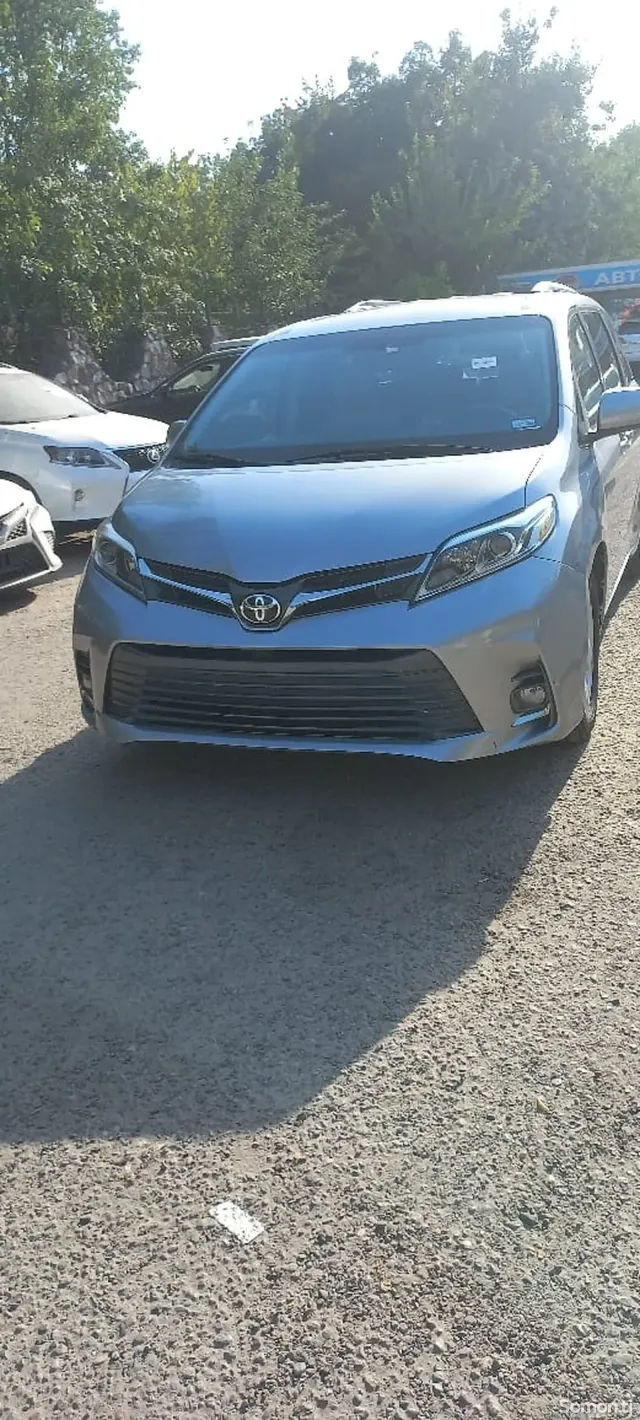 Toyota Sienna 2014 · 3.5 AT