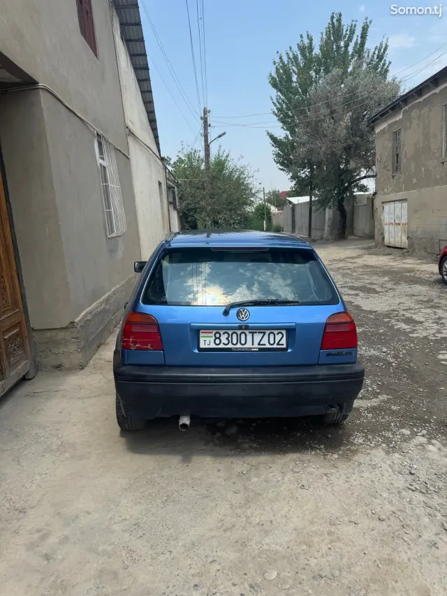 Volkswagen Golf 1994 · 1.4 MT