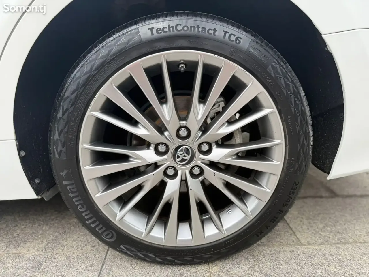 Toyota Camry 2018 · 2.5 AT