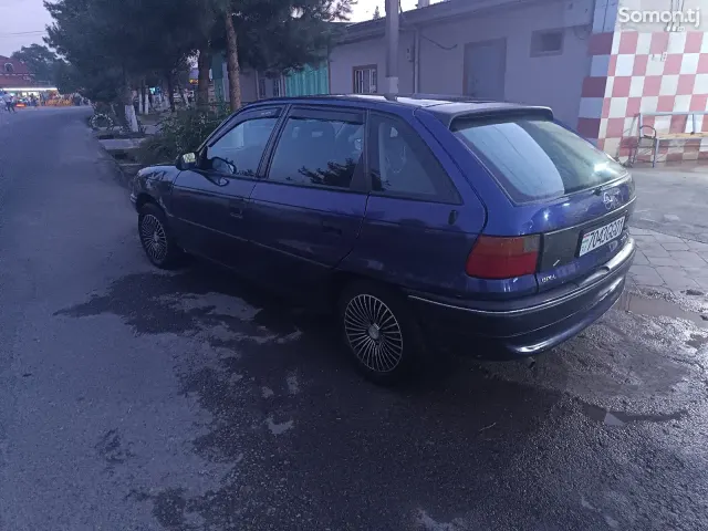 Opel Astra F 1995 · 1.6 MT