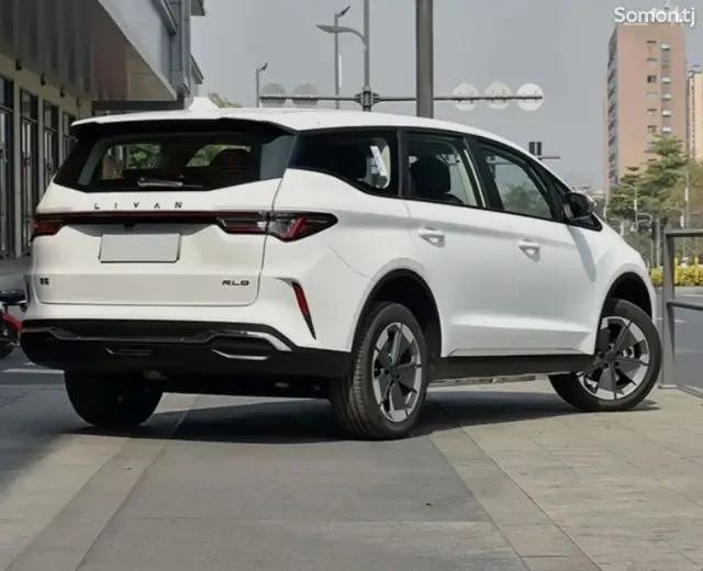 Geely Livan RL7 2025 · AT