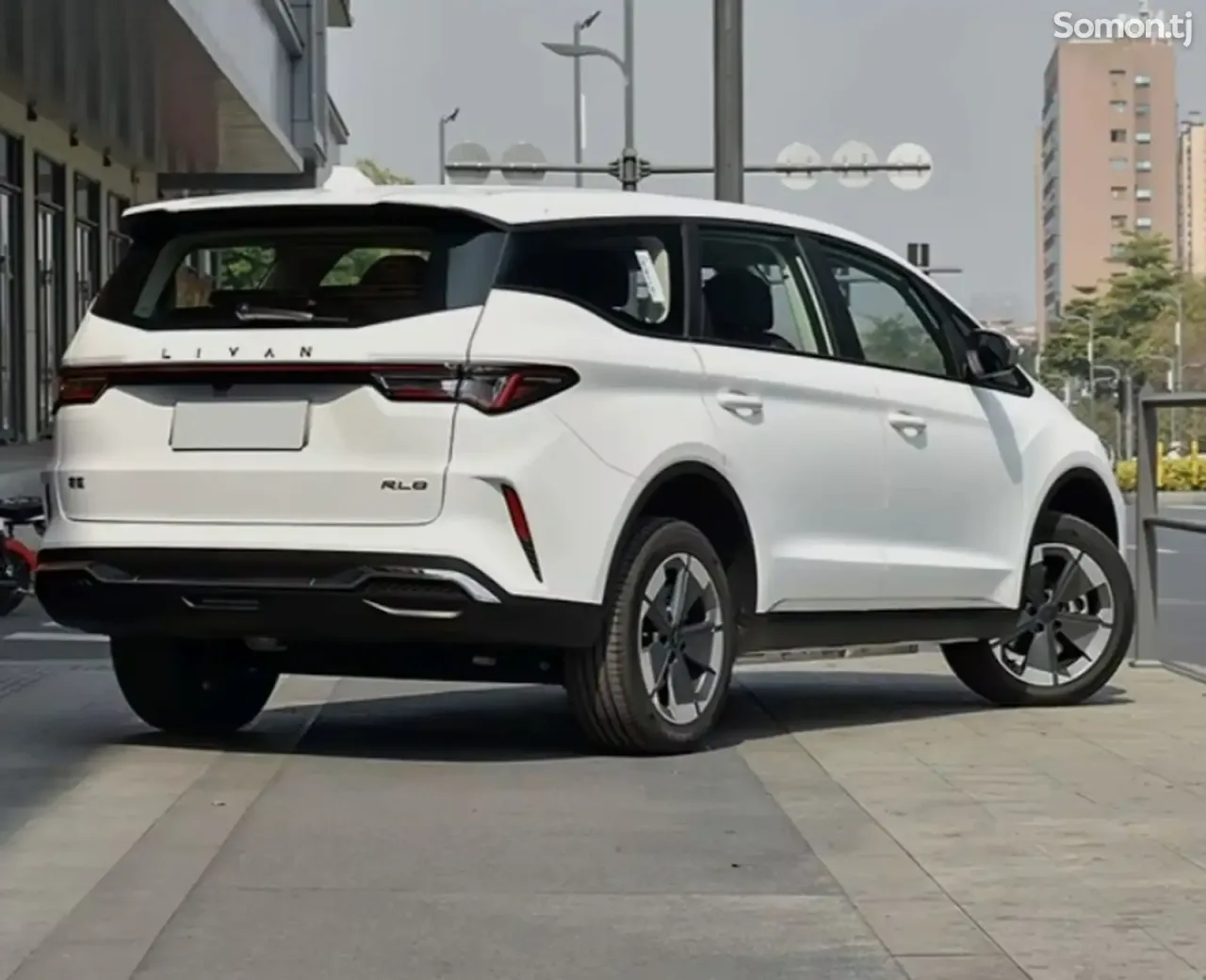 Geely Livan RL7 2025 · AT