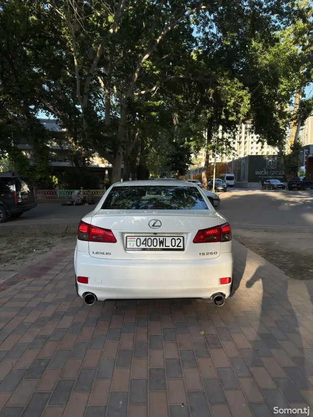 Lexus IS series 2009 · 2.5 AT