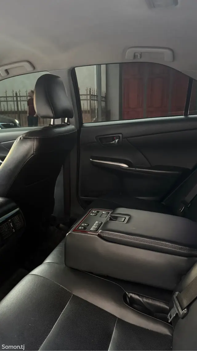 Toyota Camry 2016 · 2.0 AT