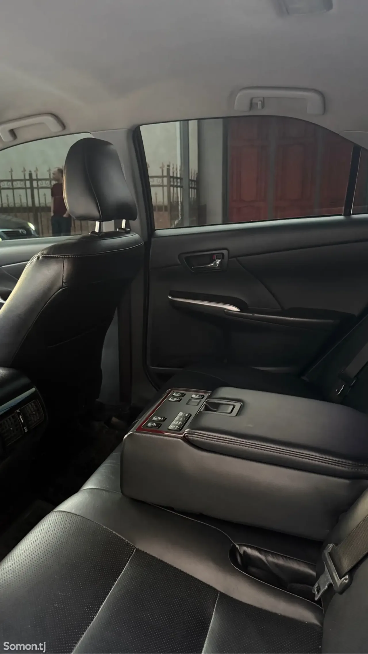 Toyota Camry 2016 · 2.0 AT