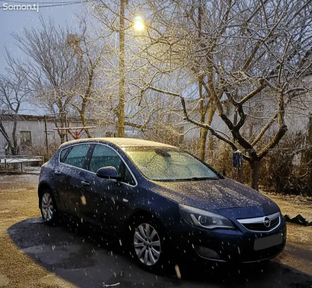 Opel Astra J 2010 · 1.6 AT