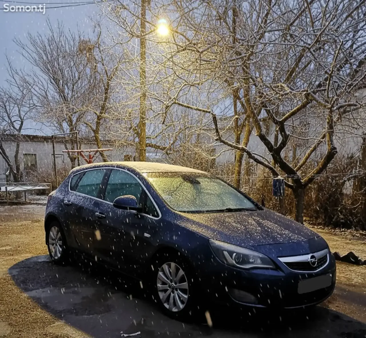 Opel Astra J 2010 · 1.6 AT