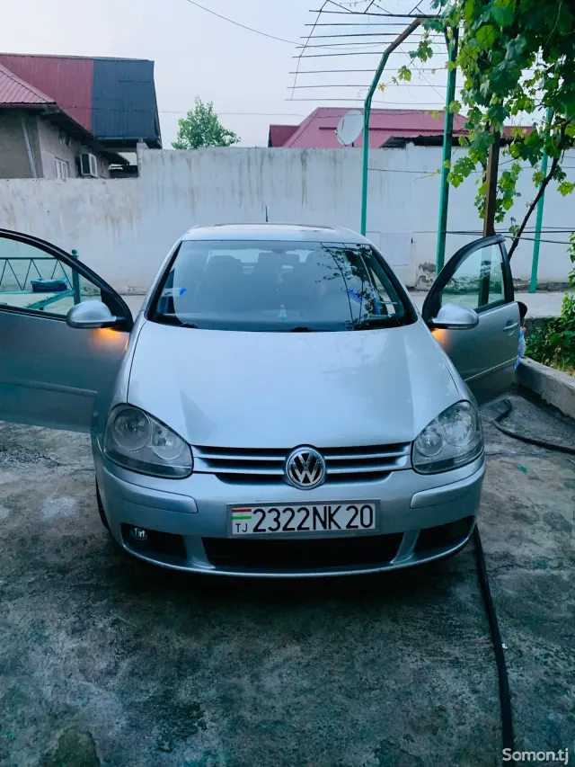 Volkswagen Golf 2010 · 2.0 AT