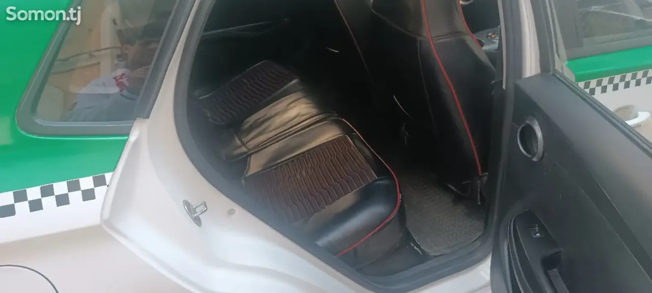 BYD E2 2023 · AT