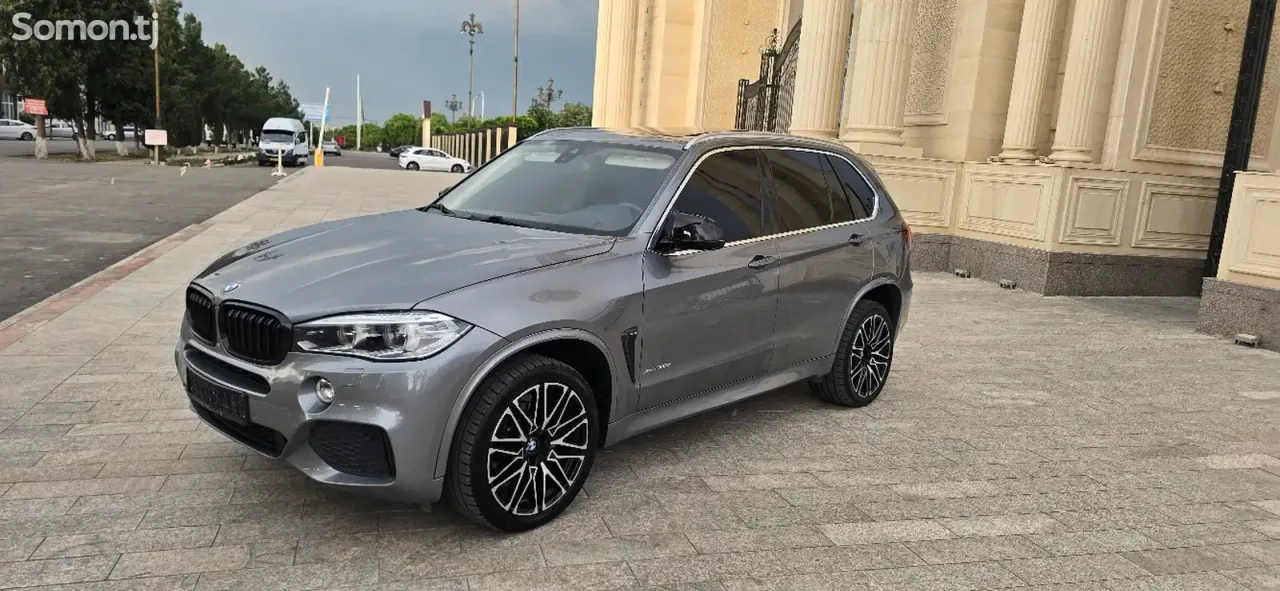 BMW X5 2015 · 3.0 AT