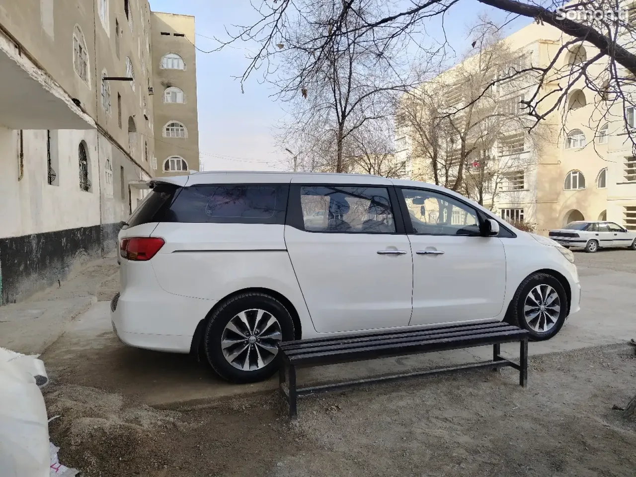 Kia Carnival 2016 · 2.2 AT