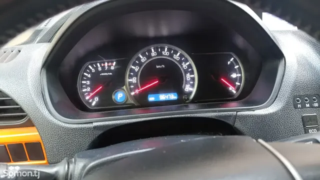Toyota Voxy 2014 · 1.8 AT