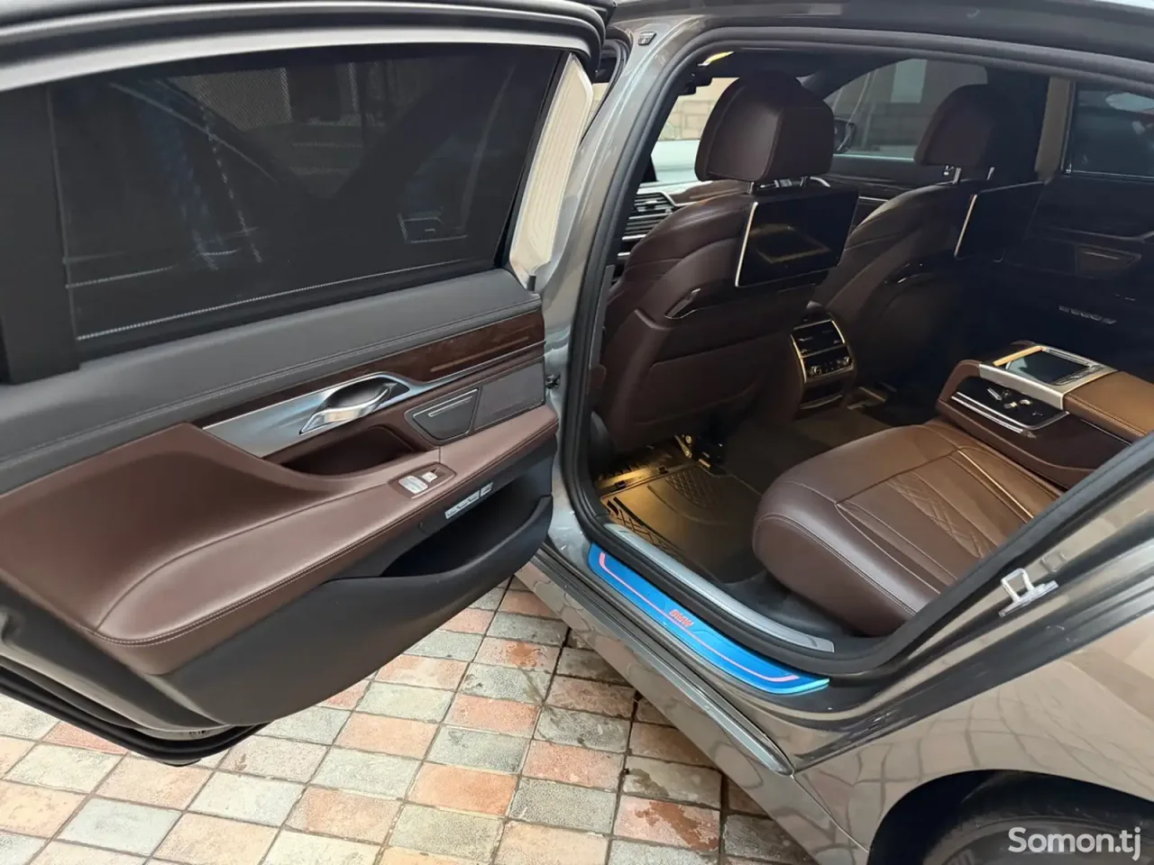 BMW 7 series 2016 · 3.0 AT