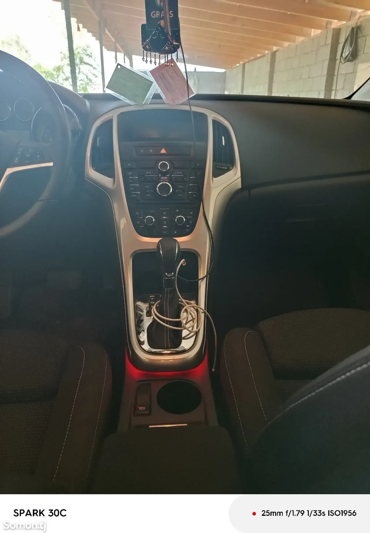 Opel Astra J 2010 · 1.6 AT