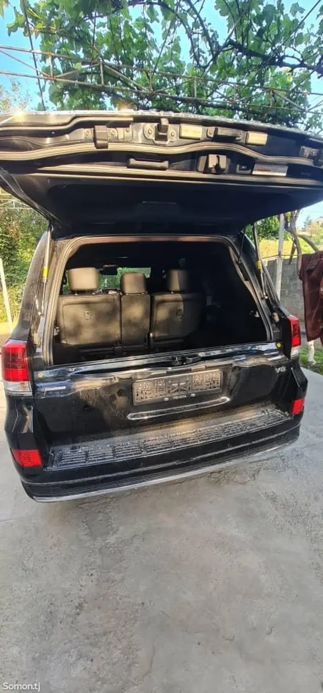 Toyota Land Cruiser 2017 · 4.4 AT