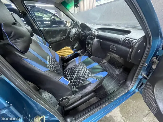 Opel Astra F 1993 · 1.6 MT