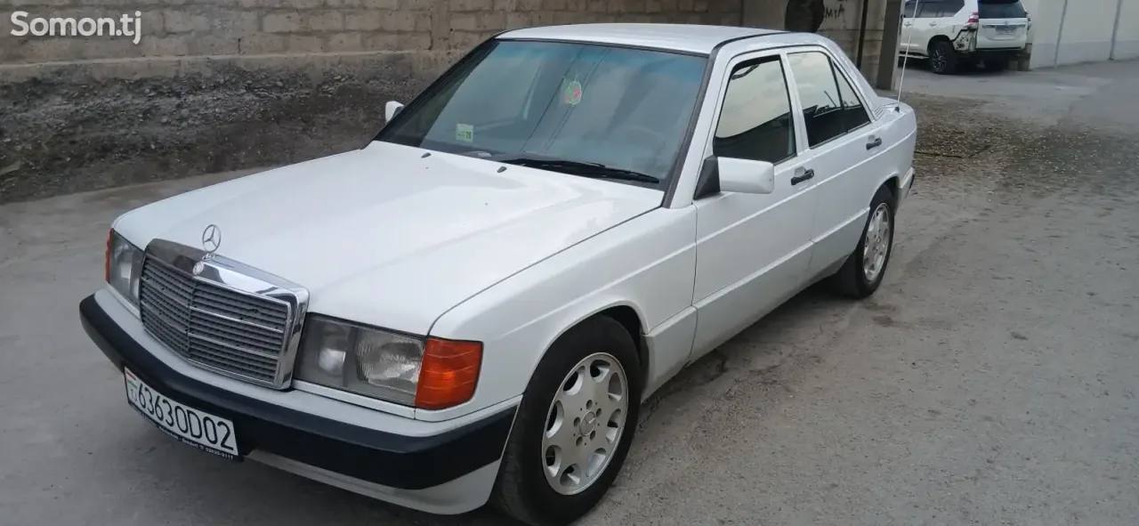 Mercedes-Benz W201 1991 · 2.0 AT