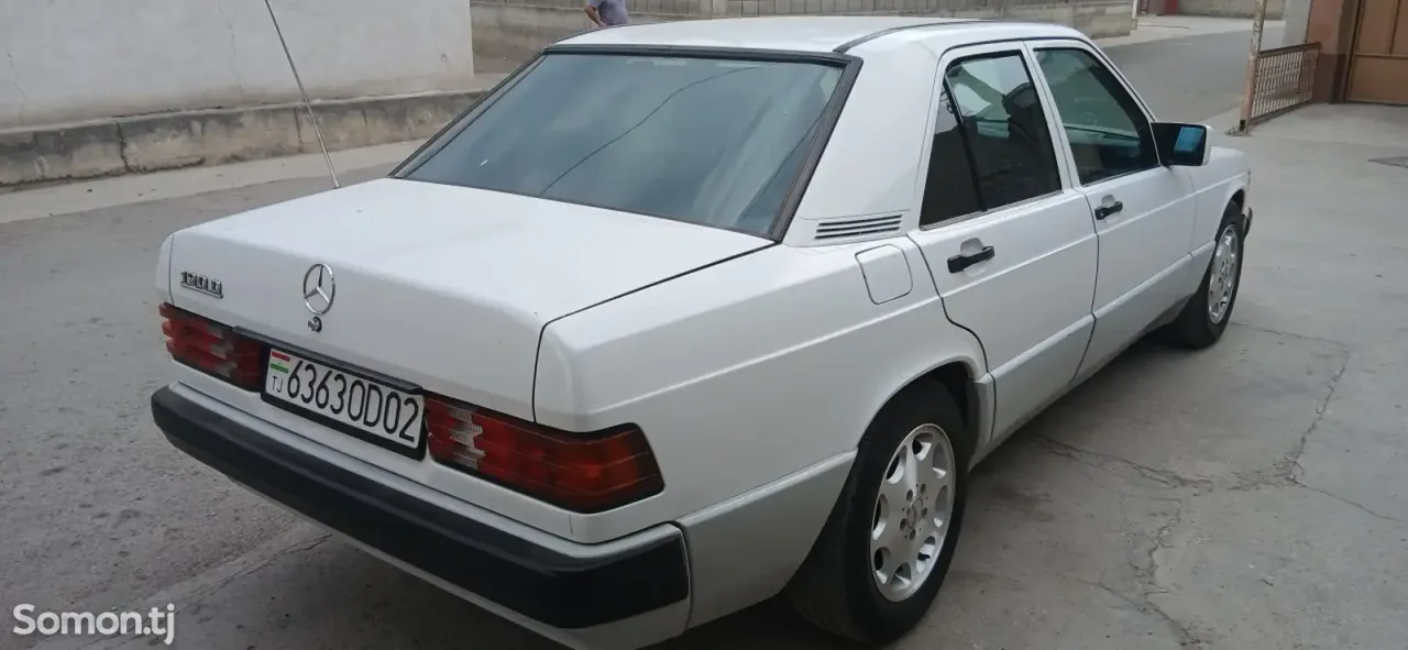 Mercedes-Benz W201 1991 · 2.0 AT