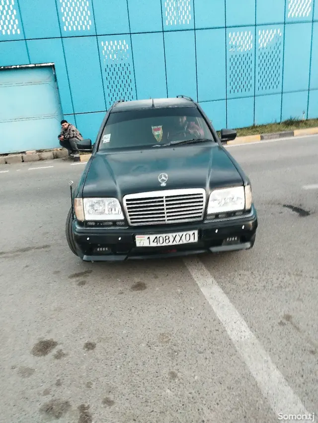 Mercedes-Benz W124 1989 · 3.0 AT
