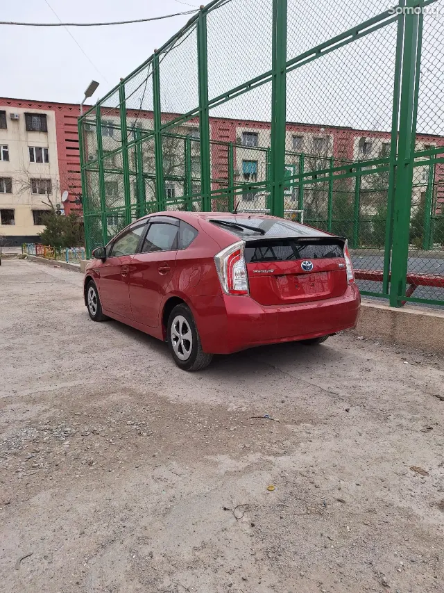 Toyota Prius 2014 · 1.8 AT